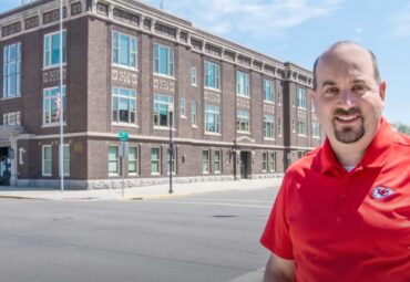 Management Material Video Cover%402X