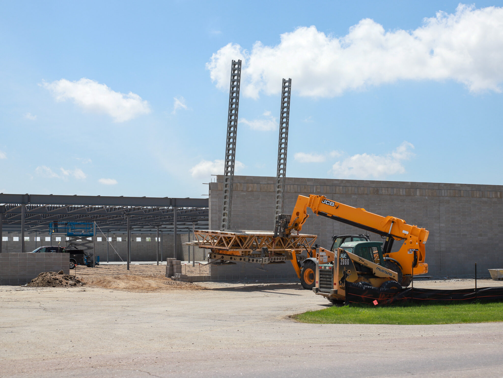 Banner 2 Symmone Scaled