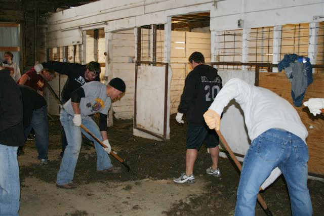 Student-Athletes Give Back 40 2008 Spurs Old Horse Stalls