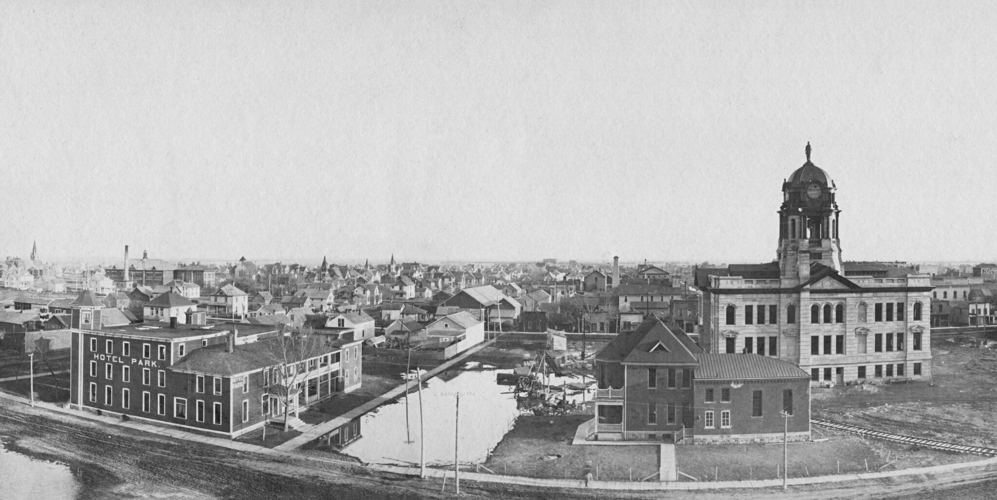 Park Place And Couthouse Scaled