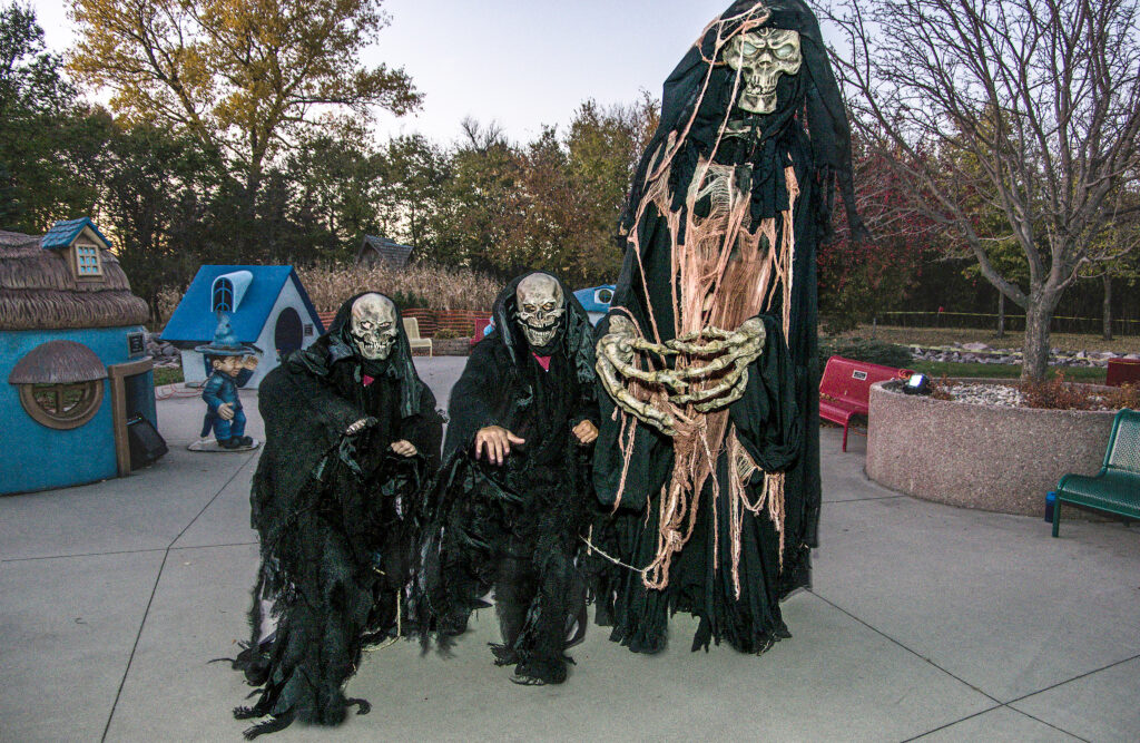 Aberdeen'S Haunted Forest: Hiding In The Trees Since 1983 15 9Footer